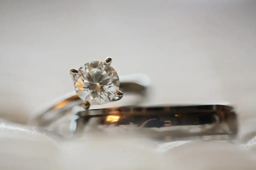 diamond-engagement-ring-sell-fast